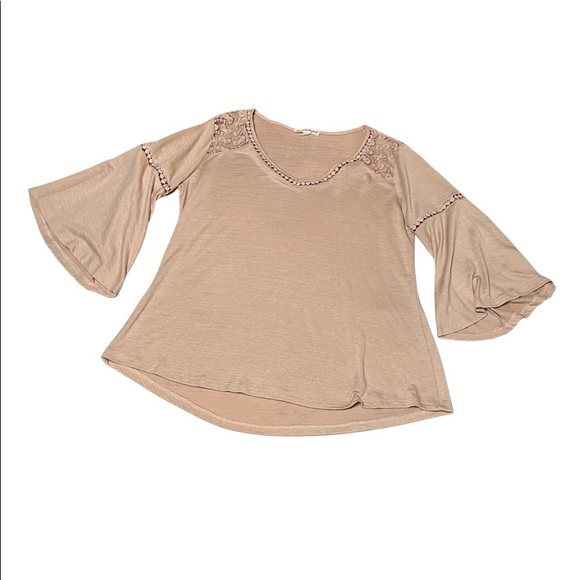 Adorable taupe top size Lg. - Picture 4 of 5